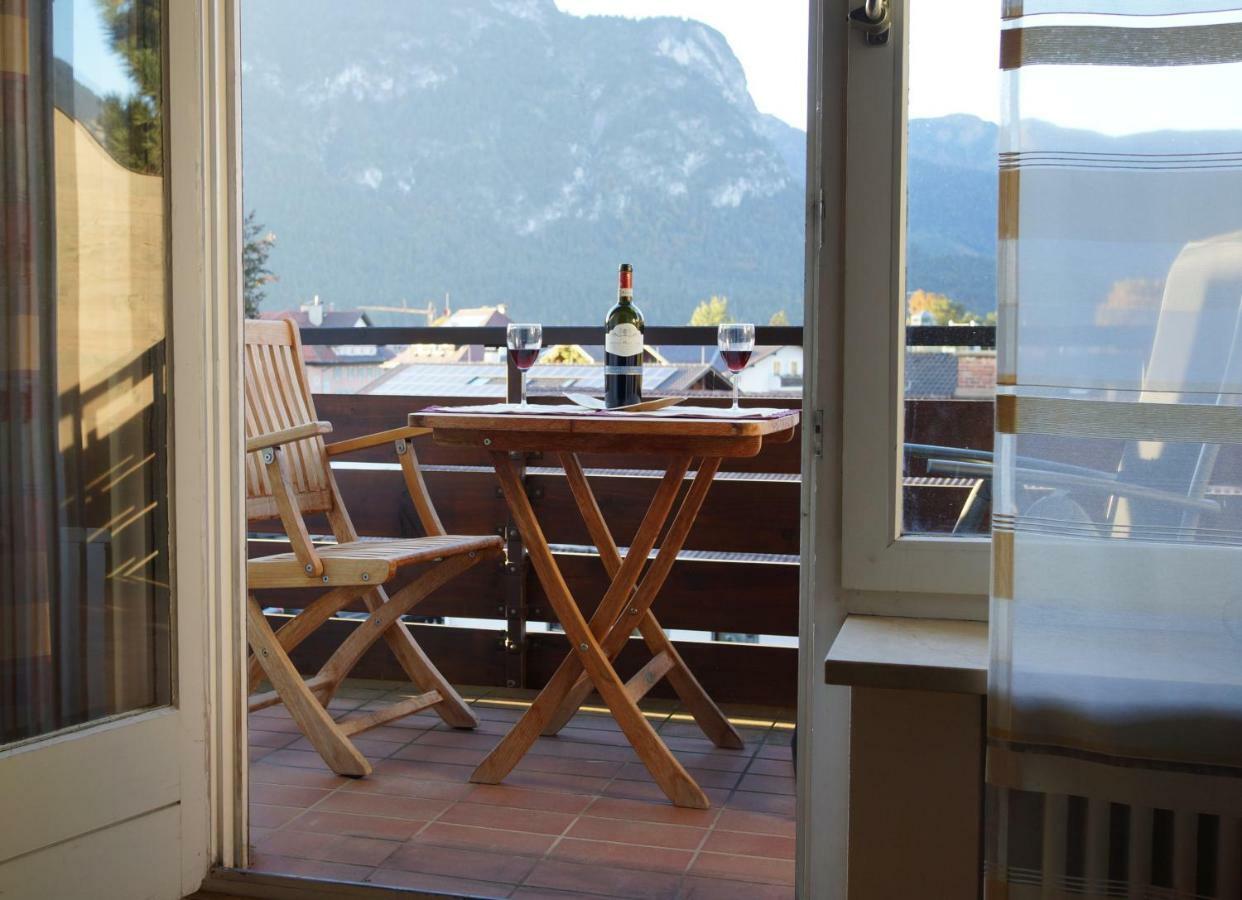 Sunny 1-Room Apartment Near Railway Station Garmisch-Partenkirchen Exteriör bild