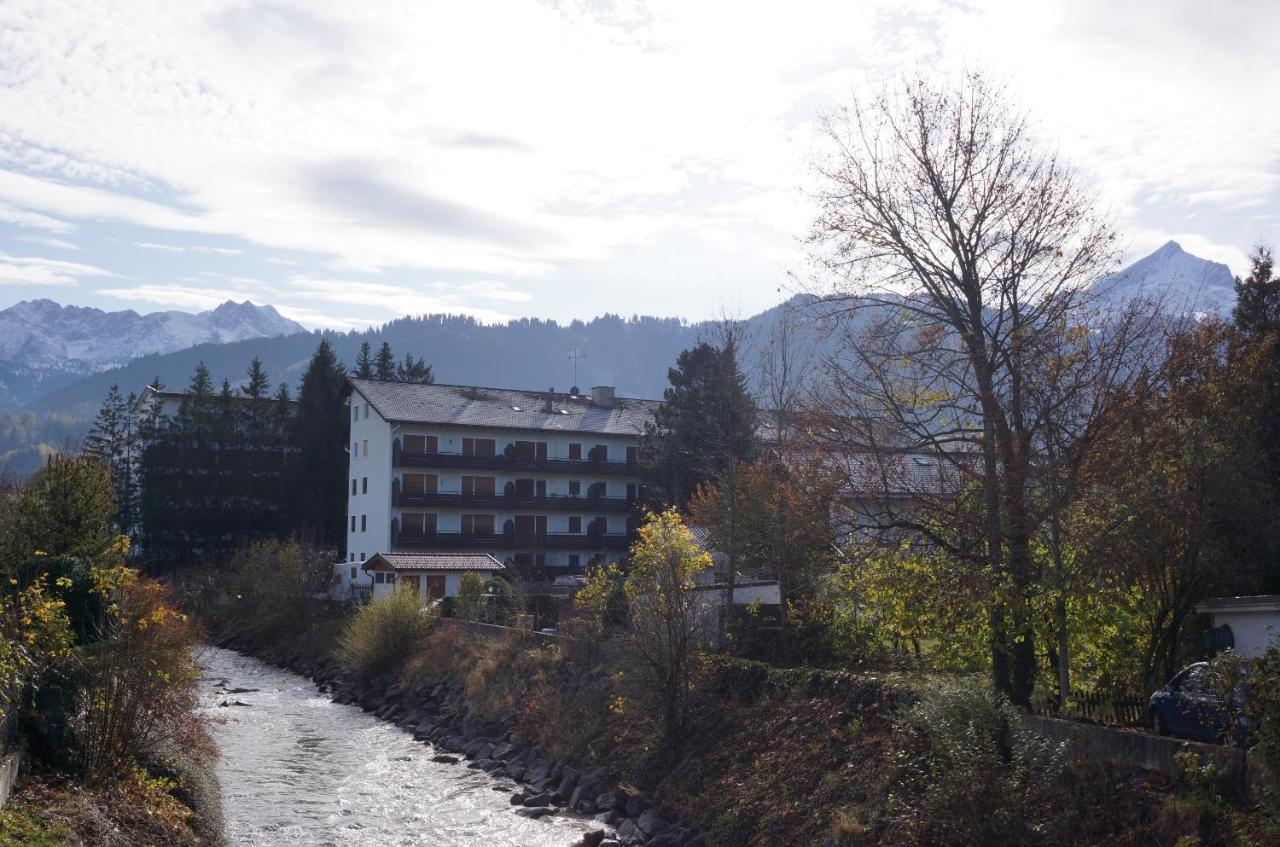 Sunny 1-Room Apartment Near Railway Station Garmisch-Partenkirchen Exteriör bild